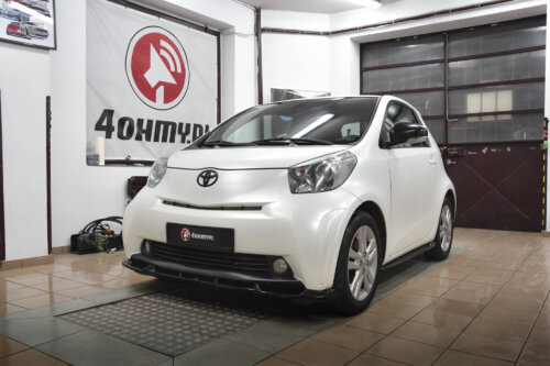 Maxton front splitter for Toyota IQ