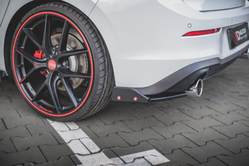 Maxton stražnji bočni difuzori V.2 + zaklopke za Volkswagen Golf GTI / GTE Mk8