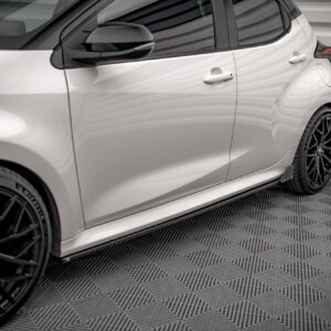 Maxton bočni produžeci V.1 + Flaps za Toyota Yaris Mk4