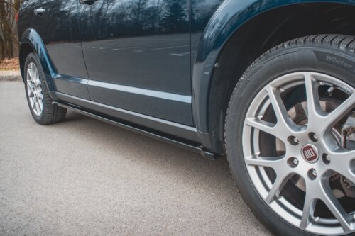 Maxton side skirt diffusers for Fiat Freemont