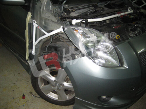 Ultra Racing Fender brace for Toyota Yaris II (XP90)