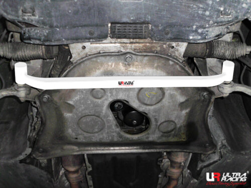 Ultra Racing front lower chassis brace for BMW 7 E65