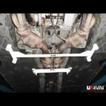 Ultra Racing srednje donje ojačanje šasije za Maserati Quattroporte V M139