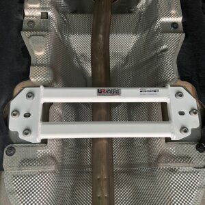 Ultra Racing srednje donje ojačanje šasije za BMW 1 F40/2 F44
