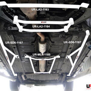 Ultra Racing 4-točkovno srednje donje ojačanje šasije za Nissan Cefiro A33