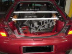 Ultra Racing stražnja strut brace za Mazda Lantis (323F) I