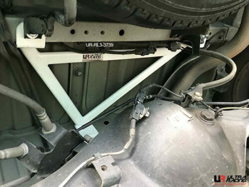 Ultra Racing stražnje donje ojačanje šasije za Toyota Hiace H200