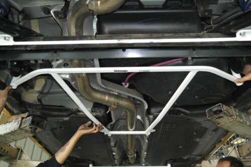 Ultra Racing rear lower chassis brace for Renault Clio IV RS