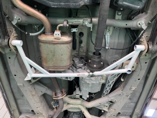 Ultra Racing rear lower chassis brace for Suzuki Jimny IV (GJ)