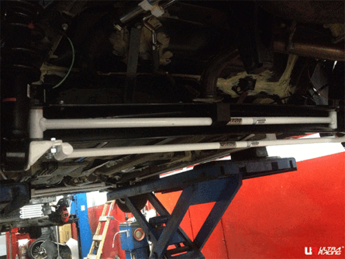 Ultra Racing 2-point rear torsion bar for Toyota Wish II (E20)
