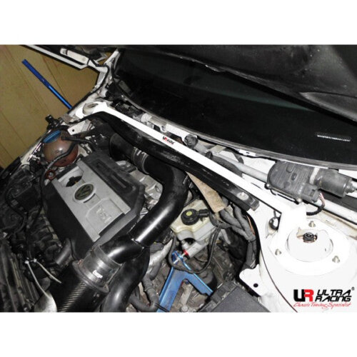 Ultra Racing front strut brace for Volkswagen Golf V/VI and Scirocco III