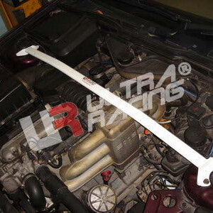 Ultra Racing prednja strut brace za BMW 7 E32