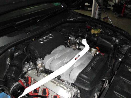 Ultra Racing front upper strut brace for Audi Q7 4L