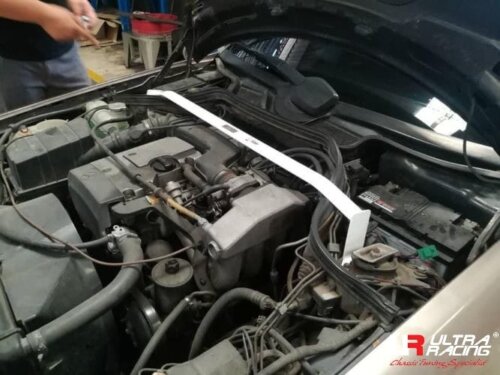 Ultra Racing front strut brace for Mercedes-Benz E-Class W124