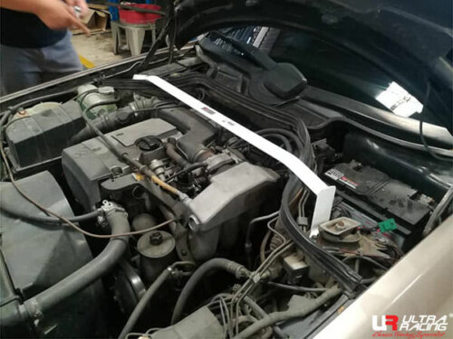 Ultra Racing front strut brace for Mercedes-Benz E-Class W210