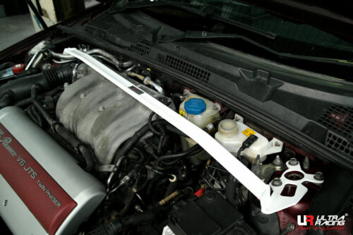 Ultra Racing front strut brace for Alfa Romeo 159