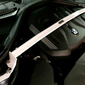 Ultra Racing prednja gornja šipka za ukrućenje amortizera za BMW 1 F20/M2 F22/F87, BMW 3 F30, BMW 4 F32