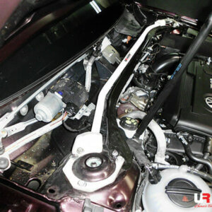 Ultra Racing prednja gornja strut brace za Volkswagen Passat B8 (3G) 1.8/2.0 TSI 2WD