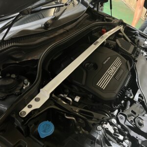 Ultra Racing prednja gornja strut brace za BMW 1 F40/2 F44