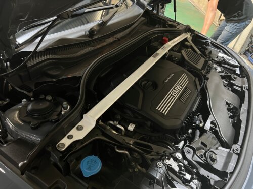 Ultra Racing prednja gornja strut brace za BMW 1 F40/2 F44