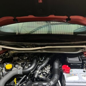 Ultra Racing prednja gornja ukruta amortizera za Renault Captur I