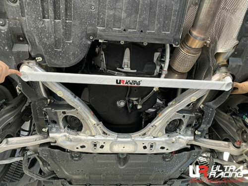 Ultra Racing front lower chassis brace for BMW 7 G11/BMW 5 G30