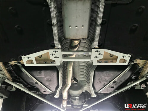 Ultra Racing mid lower chassis brace for BMW 5 G30