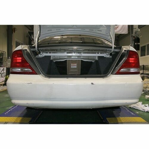 Ultra Racing rear strut brace for Daewoo Magnus V200 2.0 2WD
