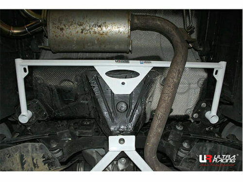 Ultra Racing rear lower chassis brace for BMW 3 F31/BMW 4 F36