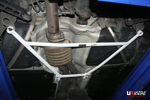 Ultra Racing rear lower chassis brace for BMW 1 E82