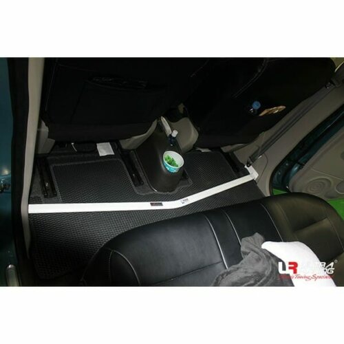 Ultra Racing interior brace for Nissan Cube Z12