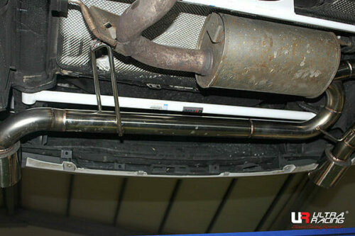 Ultra Racing rear torsion chassis brace for BMW 3/4 F31/F36