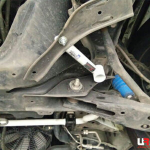 Ultra Racing prednje gornje pojačanje šasije za Toyota Commuter H200 2.5D 2WD