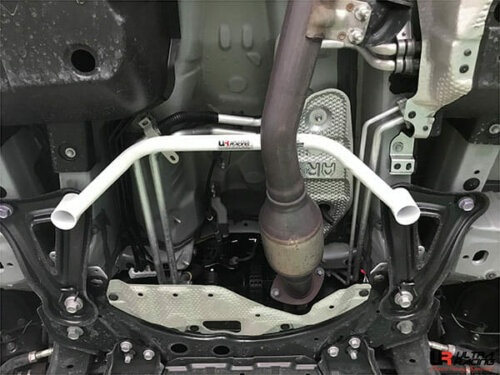 Ultra Racing mid lower chassis brace for Toyota Alphard/Vellfire AH30