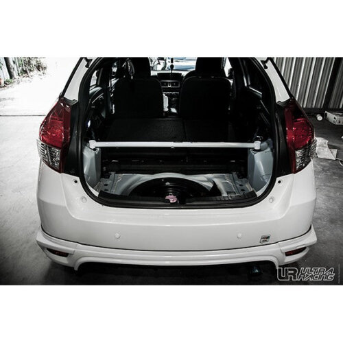 Ultra Racing rear strut brace for Toyota Yaris III (XP130)