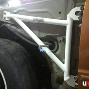 Ultra Racing ojačanje blatobrana za Ford Tierra KJ/Mazda Protege BJ