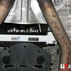 Ultra Racing mid lower chassis brace for Lexus GS IV (L10)