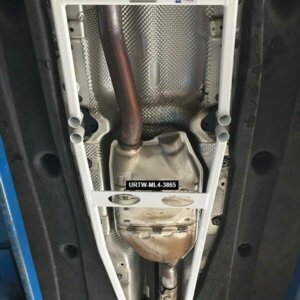 Ultra Racing mid lower chassis brace for Volkswagen Tiguan II (AD/BW)