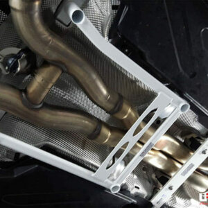 Ultra Racing mid lower chassis brace for Mercedes-Benz C-Class W205