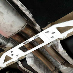 Ultra Racing 4-point mid lower chassis brace for BMW X4 G02 3.0T 4WD