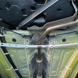 Ultra Racing mid lower chassis brace for Suzuki Swift Sport VI (ZC33S)