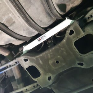 Ultra Racing rear lower chassis brace for Nissan Primera P10