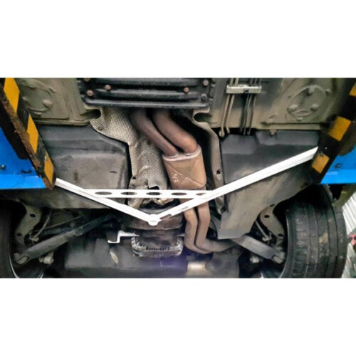 Ultra Racing rear lower chassis brace for BMW 3 E46