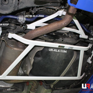 Ultra Racing stražnje donje ojačanje šasije za platformu PQ35 (Audi A3 8P, VW Golf VI, VW Scirocco III)