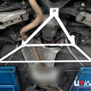 Ultra Racing rear lower chassis brace for BMW 3 E90/E91