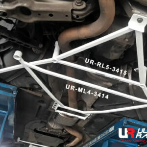 Ultra Racing rear lower chassis brace for BMW X1 E84 2.0 4WD