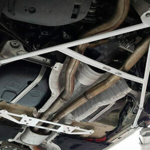 Ultra Racing rear lower chassis brace for BMW X4 G02