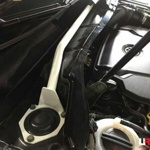 Ultra Racing prednja gornja ukruta amortizera za Volkswagen Tiguan II (AD/BW)